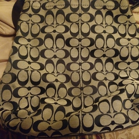 Signature Coach Authentic Purse - Picture 4 of 4